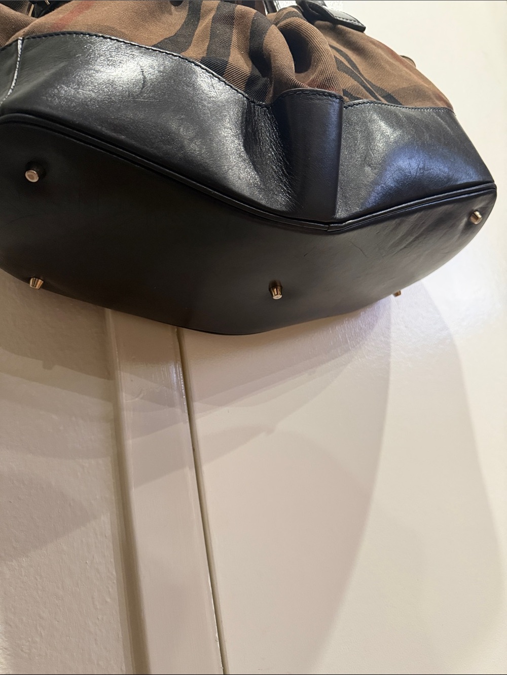 Burberry Bag with Black leatherTrim and Gold Chain Accent - Picture 5 of 11
